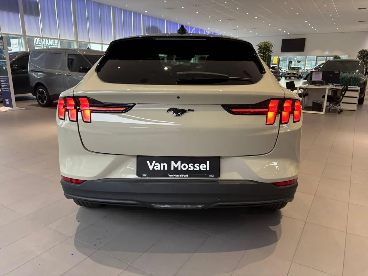 Extended Premium RWD 88 kWh | TE BESTELLEN | PANORAMADAK | 19" LMV BLACK | TECHNOLOGY PACK |