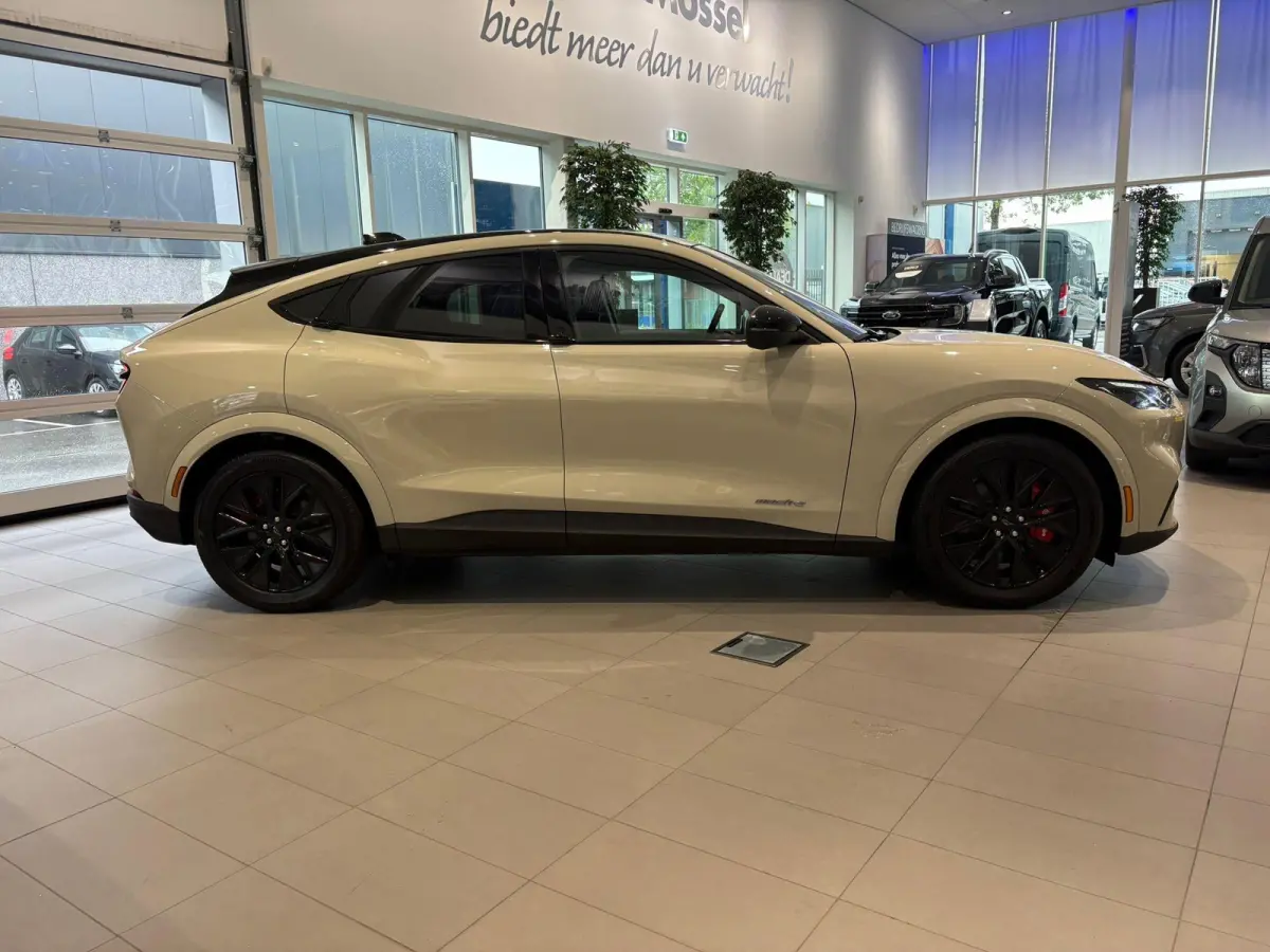 Extended Premium RWD 88 kWh | TE BESTELLEN | PANORAMADAK | 19" LMV BLACK | TECHNOLOGY PACK |