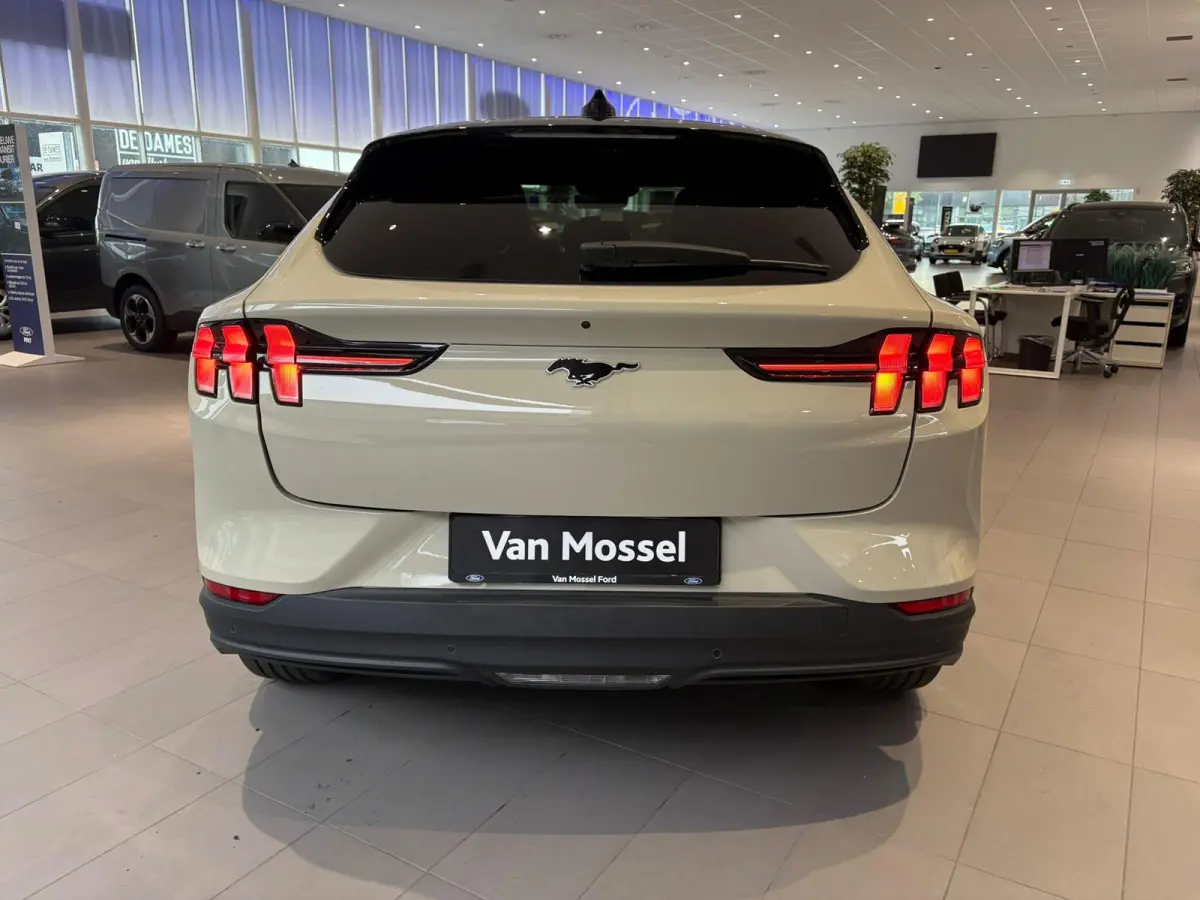 Extended Premium RWD 88 kWh | TE BESTELLEN | PANORAMADAK | 19" LMV BLACK | TECHNOLOGY PACK |