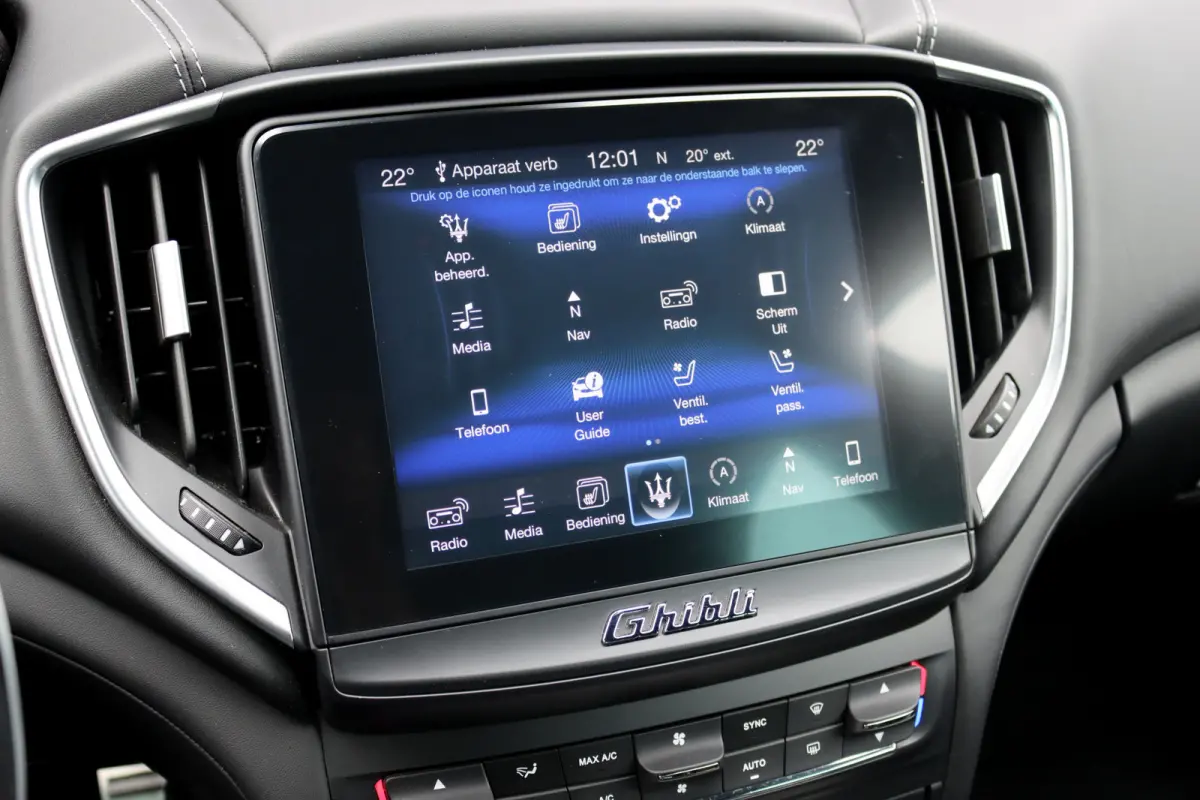 3.0 S Q4 | Carbon | Bowers&Wilkins | Stoelventilatie | Memory | Variabel Onderstel | Apple Carplay/Android Auto | Leder | Camera | Keyless Entry | Elektrisch Zonnescherm |