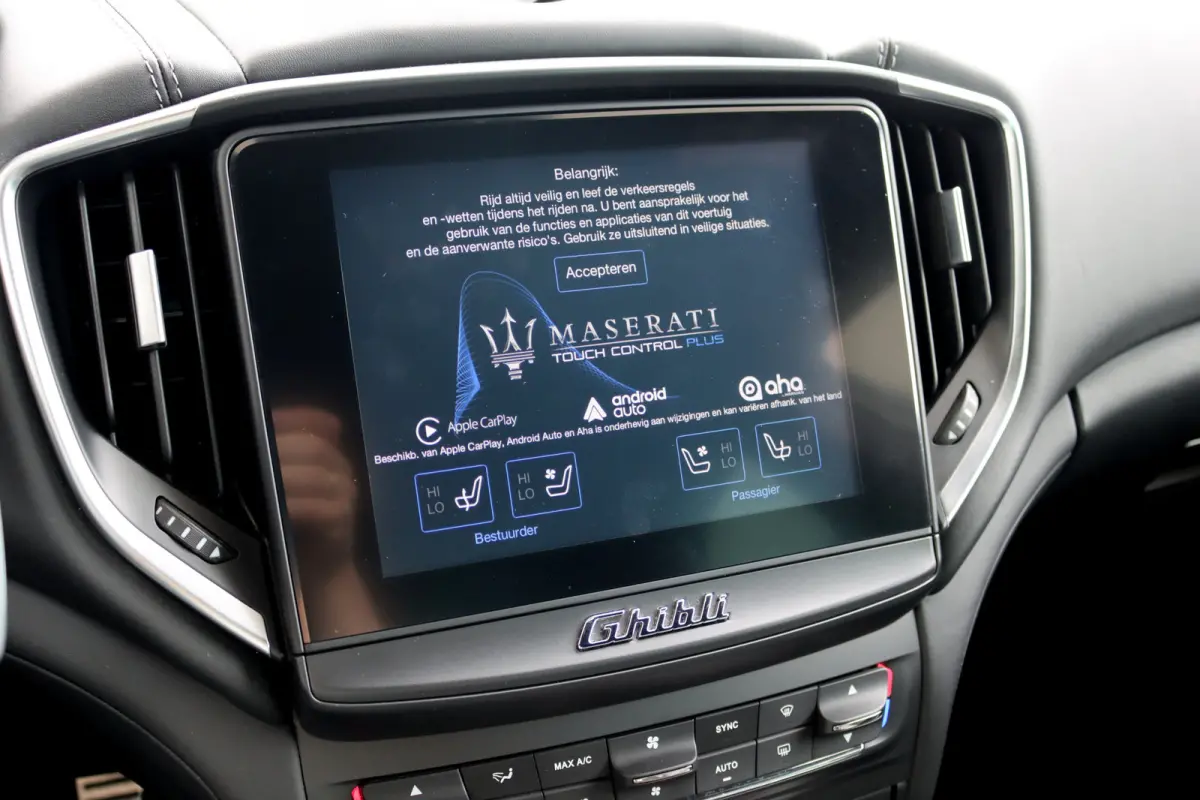 3.0 S Q4 | Carbon | Bowers&Wilkins | Stoelventilatie | Memory | Variabel Onderstel | Apple Carplay/Android Auto | Leder | Camera | Keyless Entry | Elektrisch Zonnescherm |