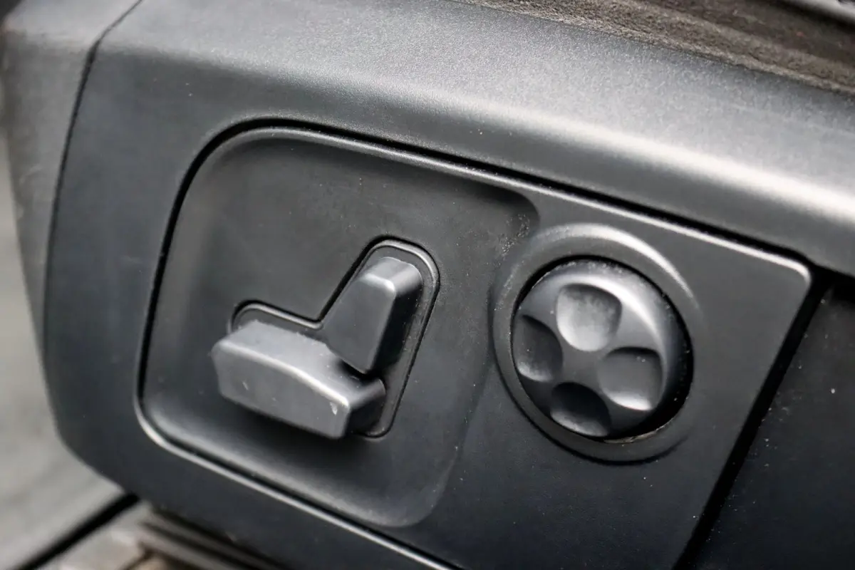 3.0 S Q4 | Carbon | Bowers&Wilkins | Stoelventilatie | Memory | Variabel Onderstel | Apple Carplay/Android Auto | Leder | Camera | Keyless Entry | Elektrisch Zonnescherm |