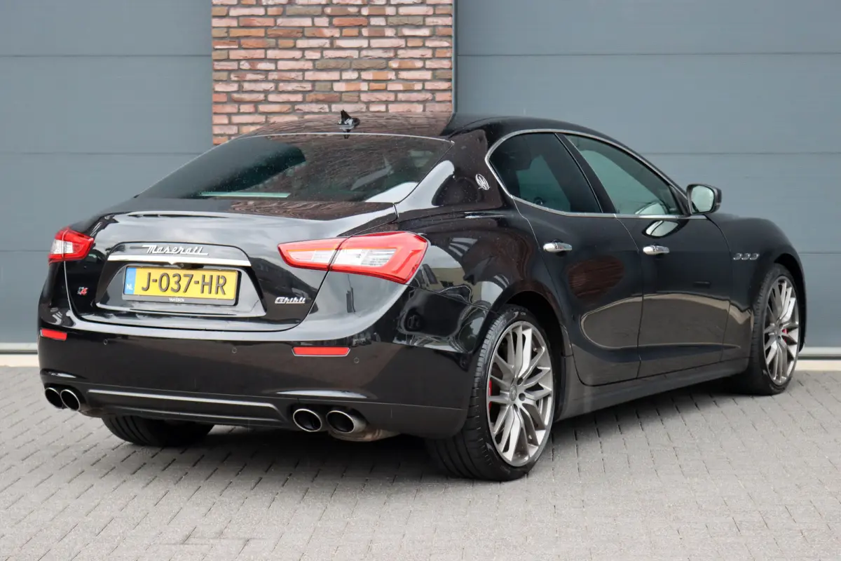 3.0 S Q4 | Carbon | Bowers&Wilkins | Stoelventilatie | Memory | Variabel Onderstel | Apple Carplay/Android Auto | Leder | Camera | Keyless Entry | Elektrisch Zonnescherm |