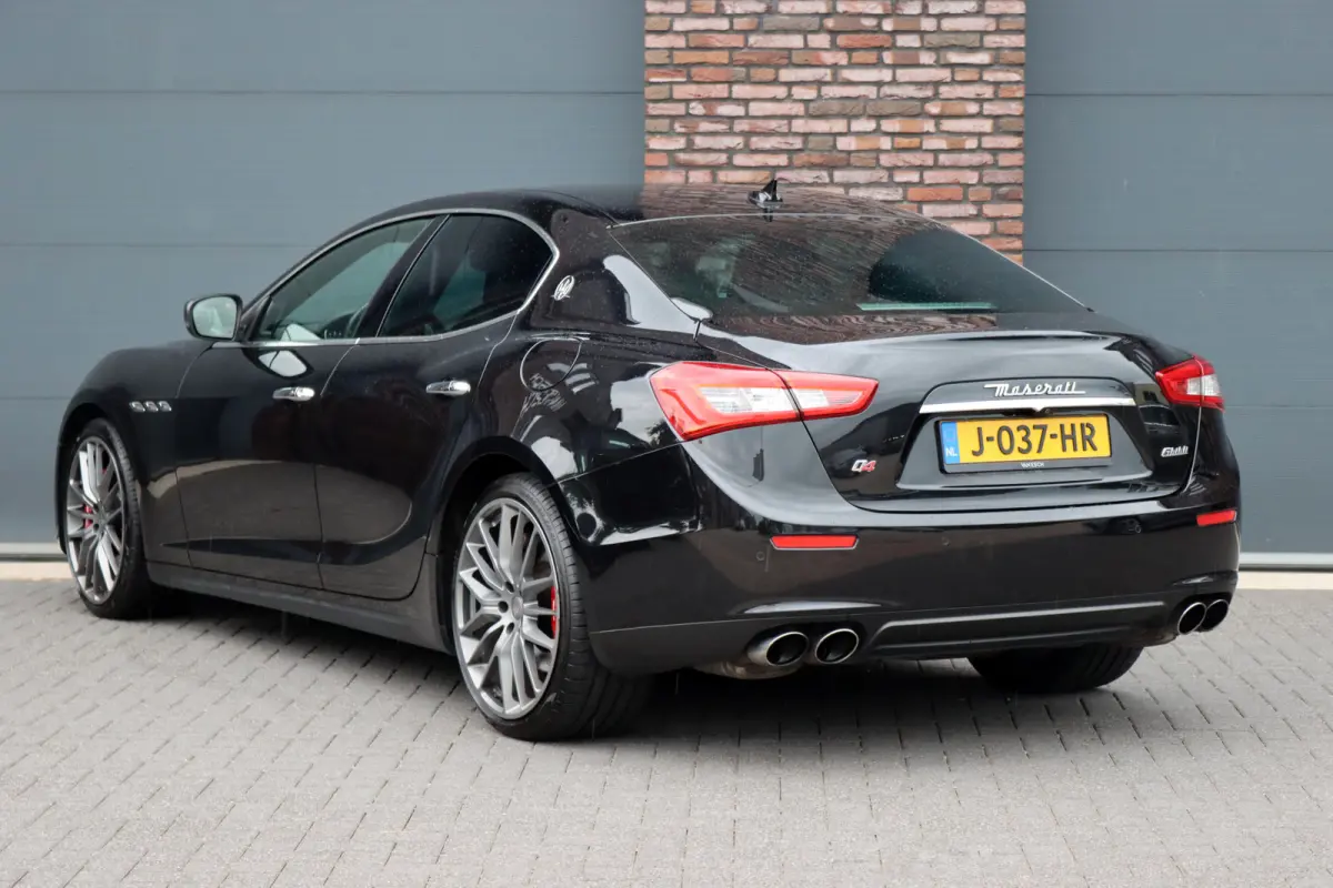 3.0 S Q4 | Carbon | Bowers&Wilkins | Stoelventilatie | Memory | Variabel Onderstel | Apple Carplay/Android Auto | Leder | Camera | Keyless Entry | Elektrisch Zonnescherm |