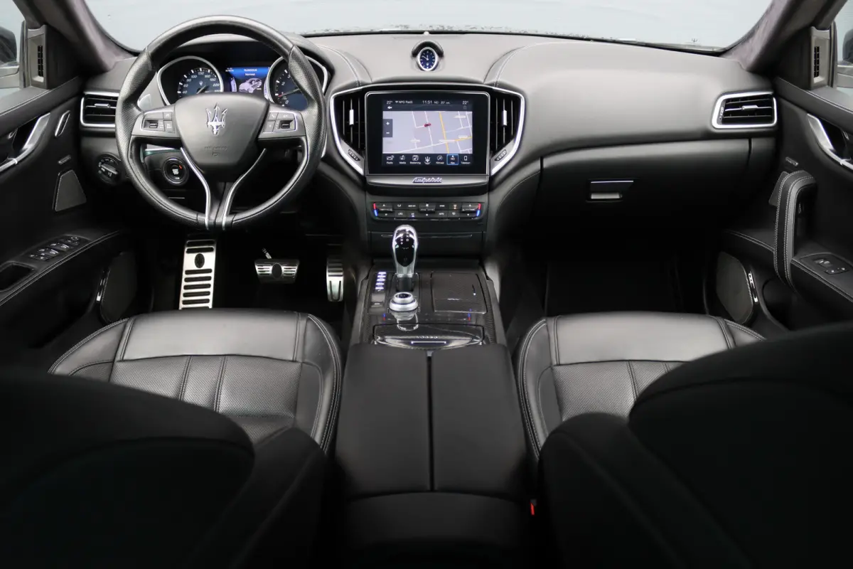 3.0 S Q4 | Carbon | Bowers&Wilkins | Stoelventilatie | Memory | Variabel Onderstel | Apple Carplay/Android Auto | Leder | Camera | Keyless Entry | Elektrisch Zonnescherm |