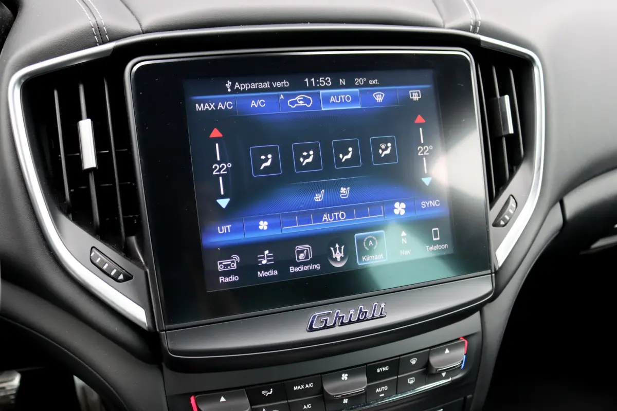 3.0 S Q4 | Carbon | Bowers&Wilkins | Stoelventilatie | Memory | Variabel Onderstel | Apple Carplay/Android Auto | Leder | Camera | Keyless Entry | Elektrisch Zonnescherm |