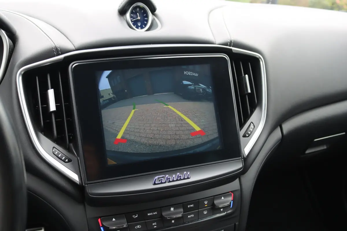 3.0 S Q4 | Carbon | Bowers&Wilkins | Stoelventilatie | Memory | Variabel Onderstel | Apple Carplay/Android Auto | Leder | Camera | Keyless Entry | Elektrisch Zonnescherm |