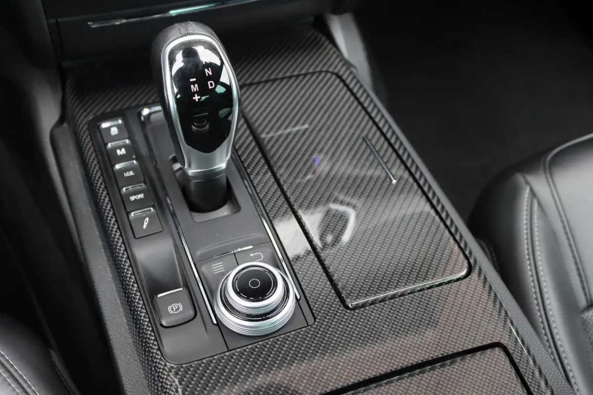 3.0 S Q4 | Carbon | Bowers&Wilkins | Stoelventilatie | Memory | Variabel Onderstel | Apple Carplay/Android Auto | Leder | Camera | Keyless Entry | Elektrisch Zonnescherm |