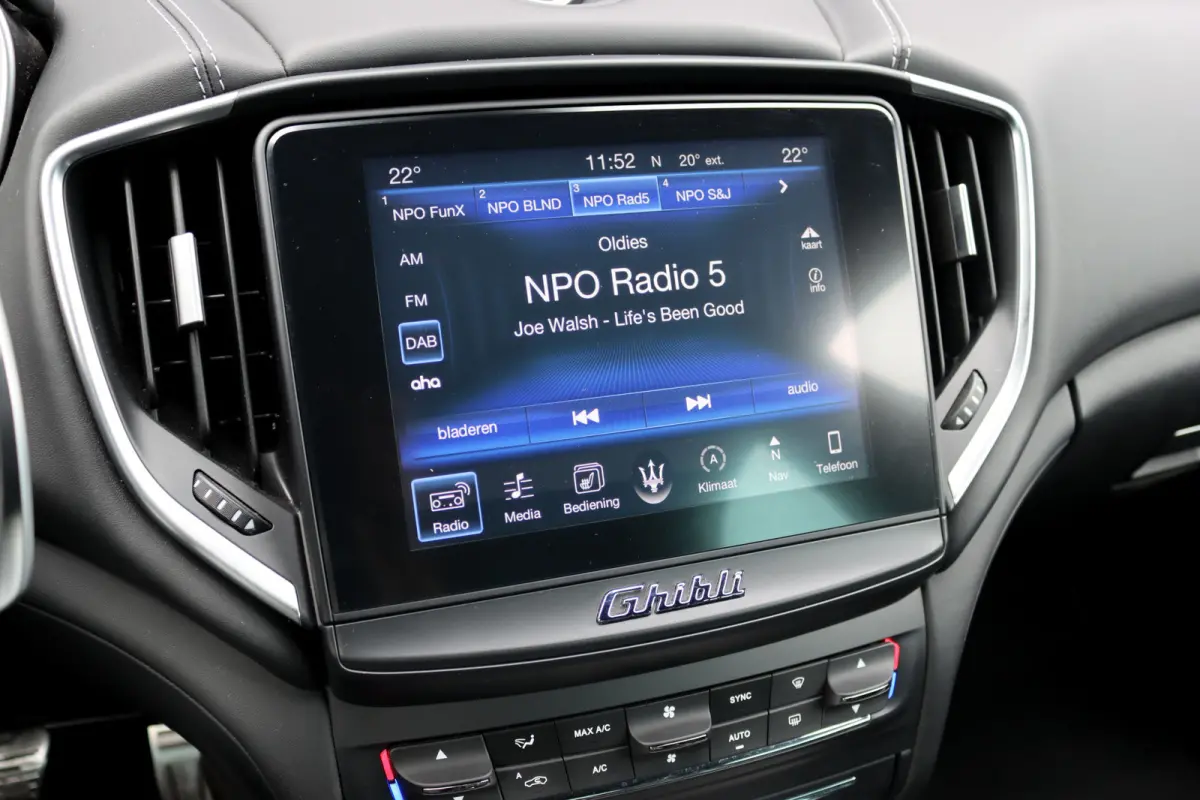 3.0 S Q4 | Carbon | Bowers&Wilkins | Stoelventilatie | Memory | Variabel Onderstel | Apple Carplay/Android Auto | Leder | Camera | Keyless Entry | Elektrisch Zonnescherm |