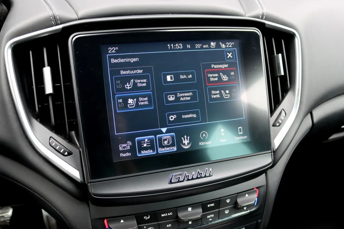 3.0 S Q4 | Carbon | Bowers&Wilkins | Stoelventilatie | Memory | Variabel Onderstel | Apple Carplay/Android Auto | Leder | Camera | Keyless Entry | Elektrisch Zonnescherm |