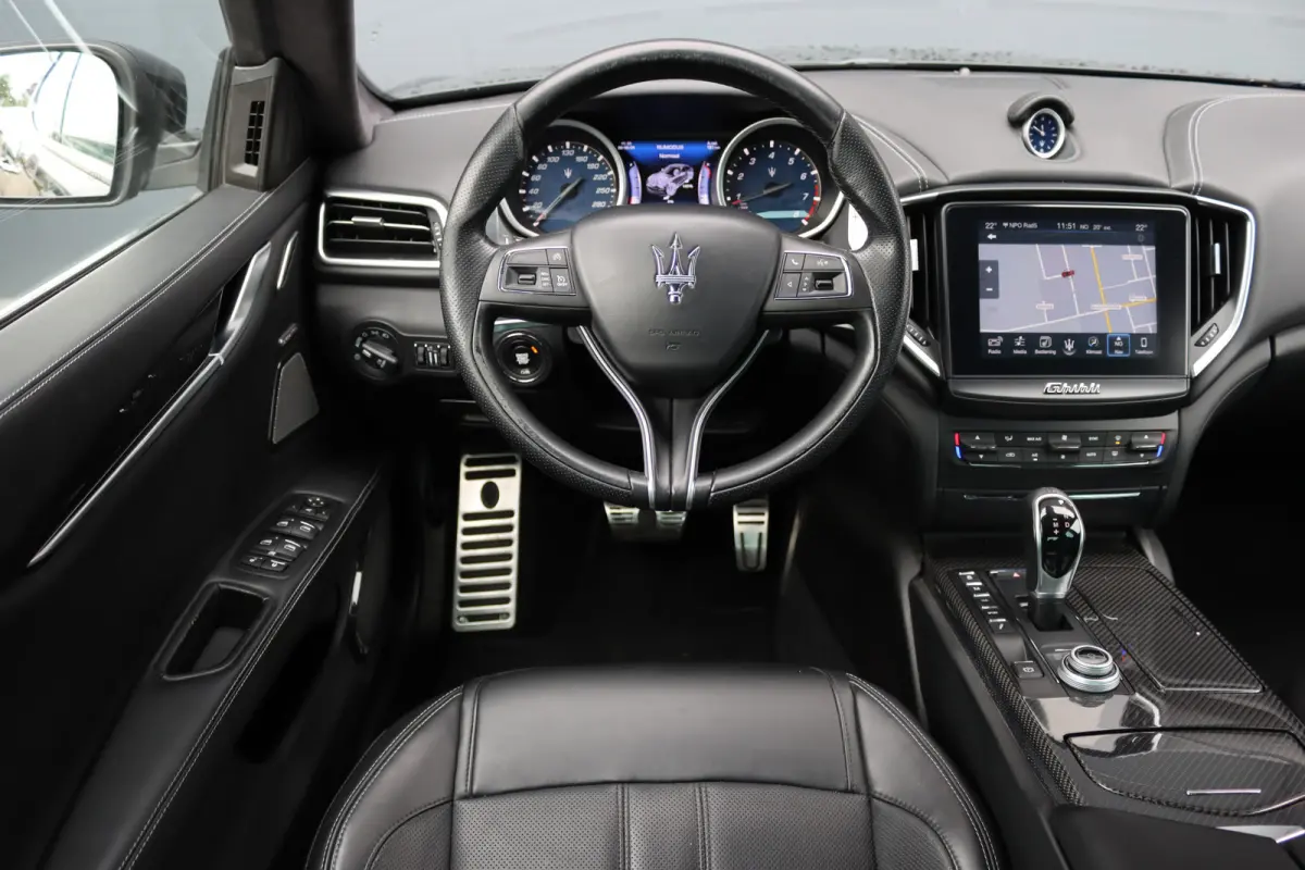 3.0 S Q4 | Carbon | Bowers&Wilkins | Stoelventilatie | Memory | Variabel Onderstel | Apple Carplay/Android Auto | Leder | Camera | Keyless Entry | Elektrisch Zonnescherm |
