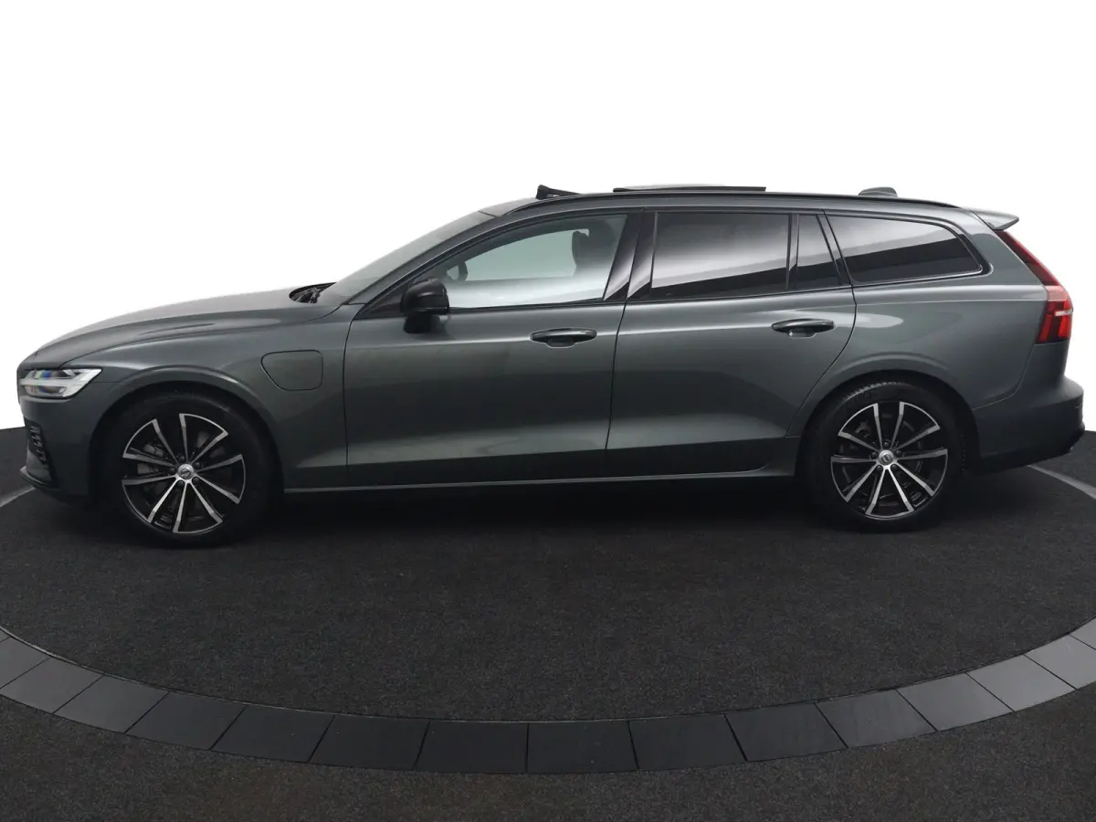 2.0 T8 Plug-in hybrid AWD Plus Dark | Panoramadak | Trekhaak | Sportstoelen | Head-Up | 360 Camera |