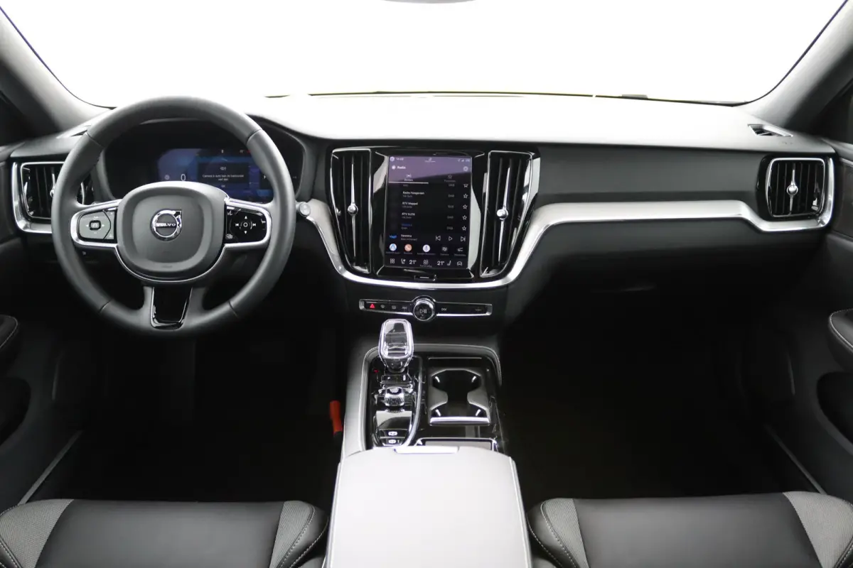 2.0 T8 Plug-in hybrid AWD Plus Dark | Panoramadak | Trekhaak | Sportstoelen | Head-Up | 360 Camera |