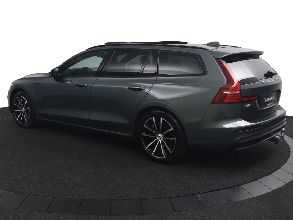 2.0 T8 Plug-in hybrid AWD Plus Dark | Panoramadak | Trekhaak | Sportstoelen | Head-Up | 360 Camera |