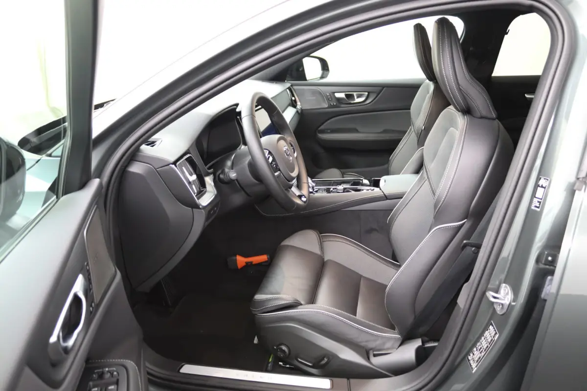 2.0 T8 Plug-in hybrid AWD Plus Dark | Panoramadak | Trekhaak | Sportstoelen | Head-Up | 360 Camera |