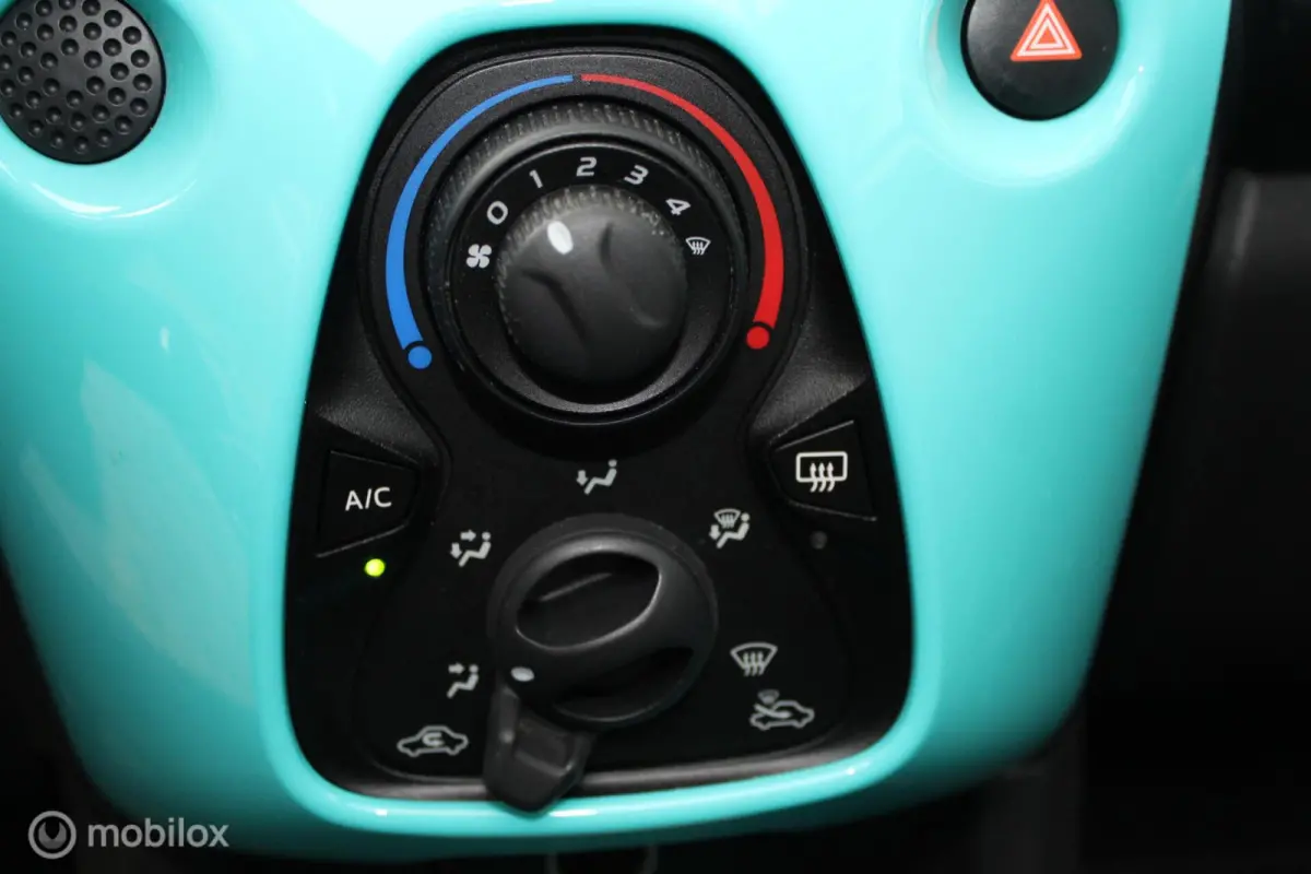 1.0-12V 69PK 5-DEURS NIEUW MODEL *Airscape-Shine* *CABRIOLET* *KLEUREN-/ENTERTAINMENTSCHERM ORIGINEEL* *BLUETOOTH HANDSFREE TEL.CARKIT&MEDIA INTERFACE/STREAMING* *OPEN-/ZONNEDAK* *AIRCONDITI