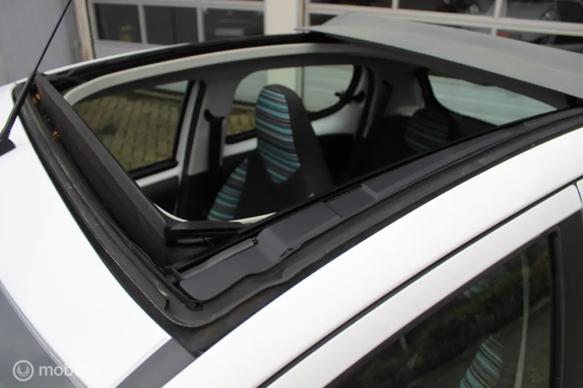 1.0-12V 69PK 5-DEURS NIEUW MODEL *Airscape-Shine* *CABRIOLET* *KLEUREN-/ENTERTAINMENTSCHERM ORIGINEEL* *BLUETOOTH HANDSFREE TEL.CARKIT&MEDIA INTERFACE/STREAMING* *OPEN-/ZONNEDAK* *AIRCONDITI