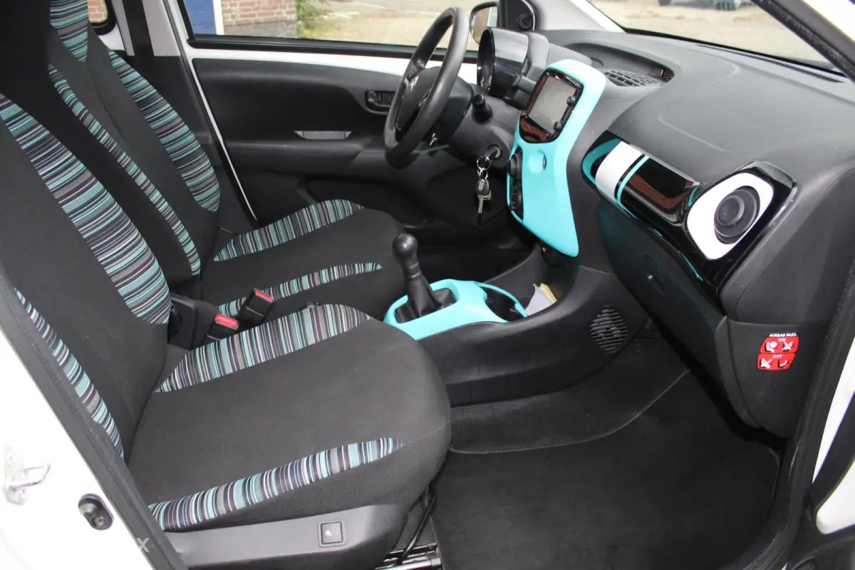 1.0-12V 69PK 5-DEURS NIEUW MODEL *Airscape-Shine* *CABRIOLET* *KLEUREN-/ENTERTAINMENTSCHERM ORIGINEEL* *BLUETOOTH HANDSFREE TEL.CARKIT&MEDIA INTERFACE/STREAMING* *OPEN-/ZONNEDAK* *AIRCONDITI