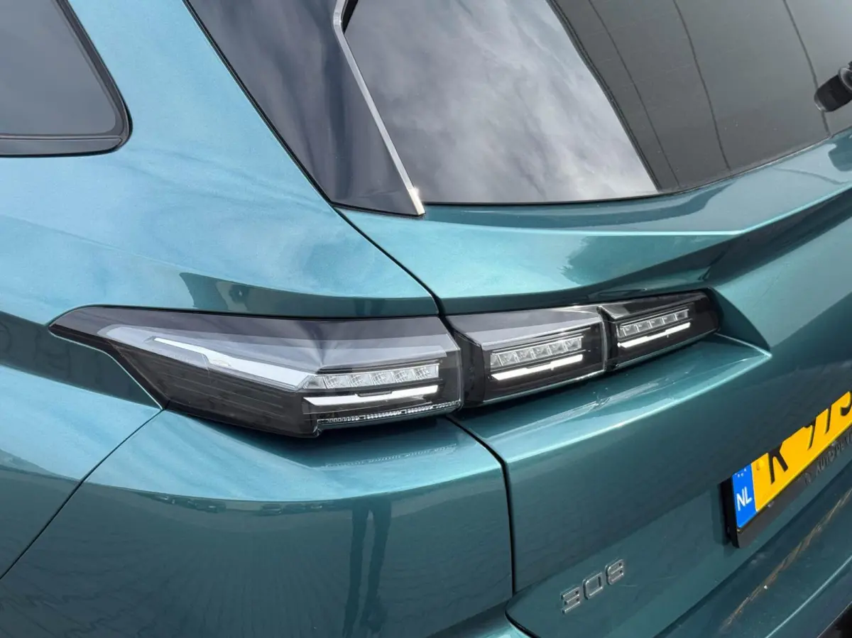 1.2 PureTech 130pk Allure Pack Business | Carplay | 360 Camera | Stoelverwarming | Trekhaak