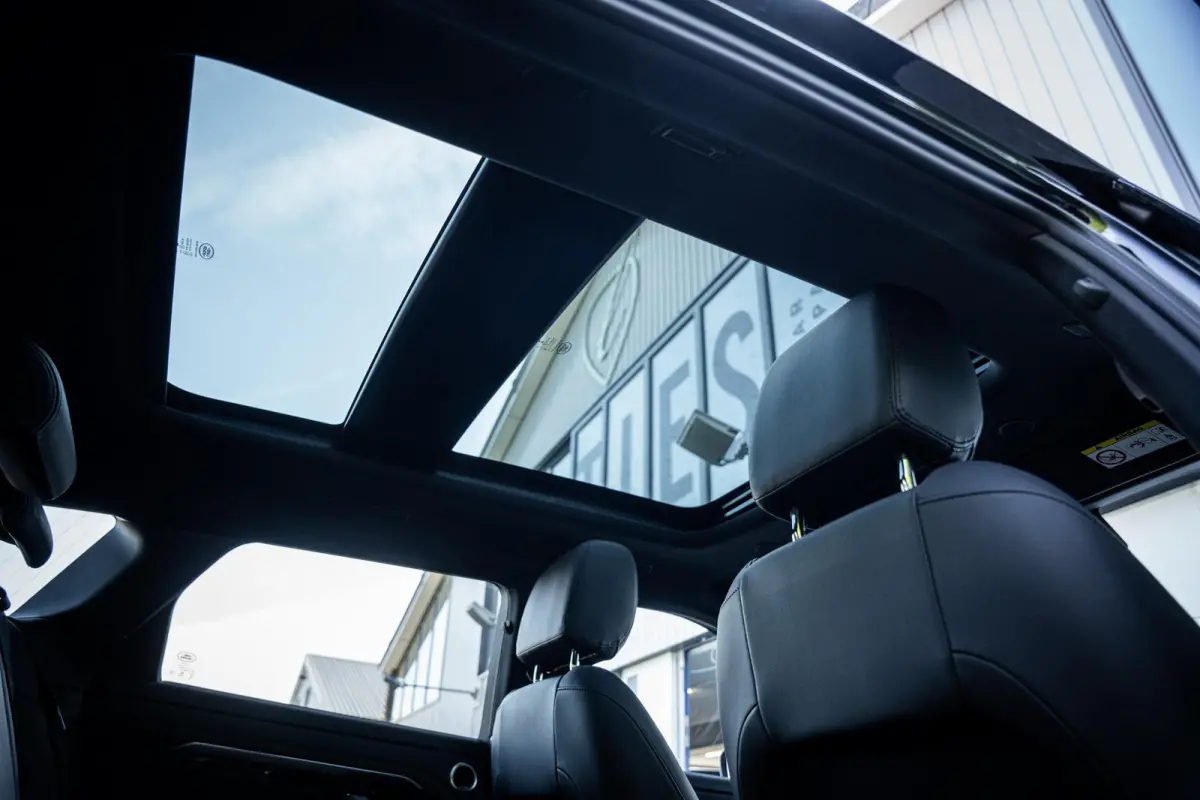 P300e AWD R-Dynamic Black-Pack Pano-dak|Meridian|Elek.trekhaak|Winterpack|Carplay|Dealer-onderhouden