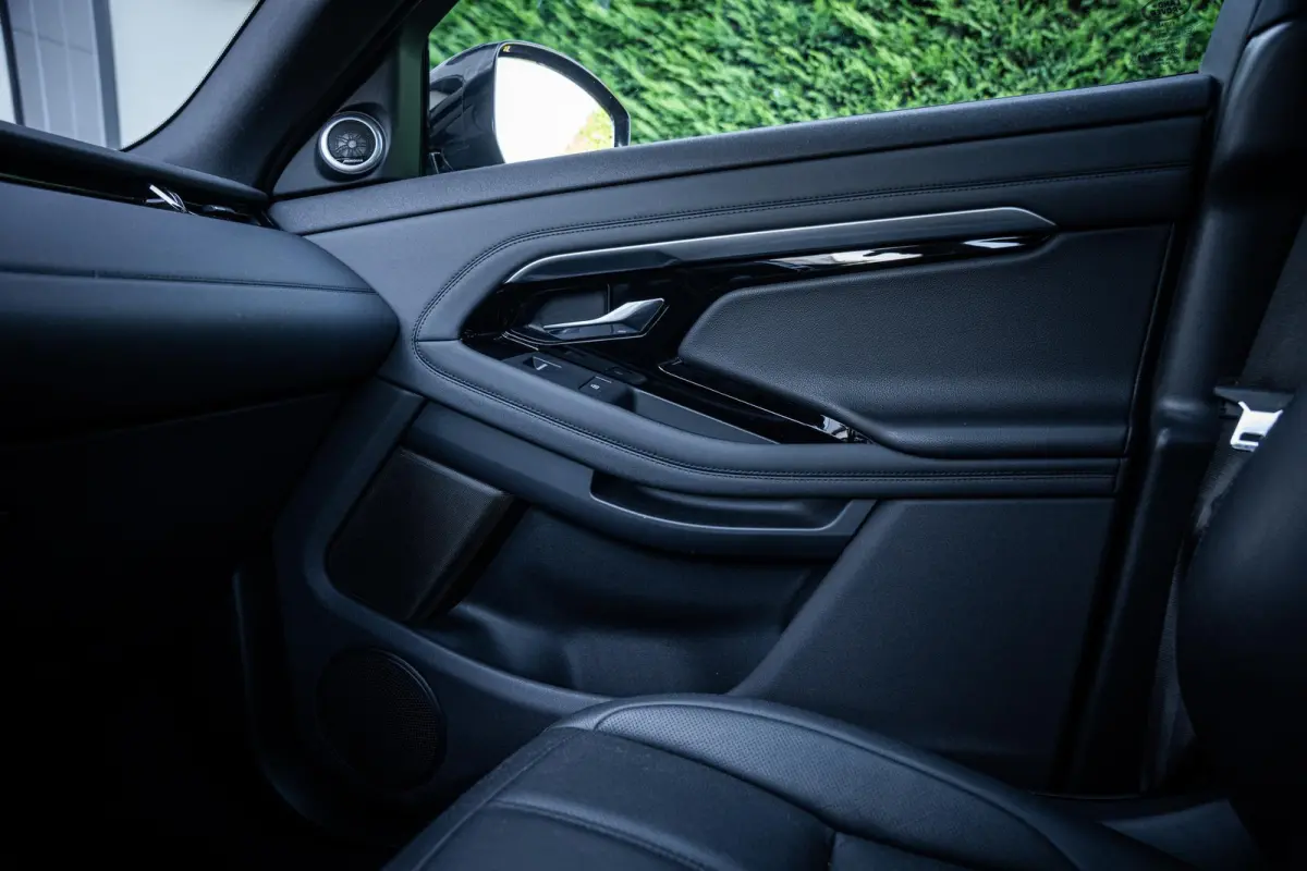 P300e AWD R-Dynamic Black-Pack Pano-dak|Meridian|Elek.trekhaak|Winterpack|Carplay|Dealer-onderhouden