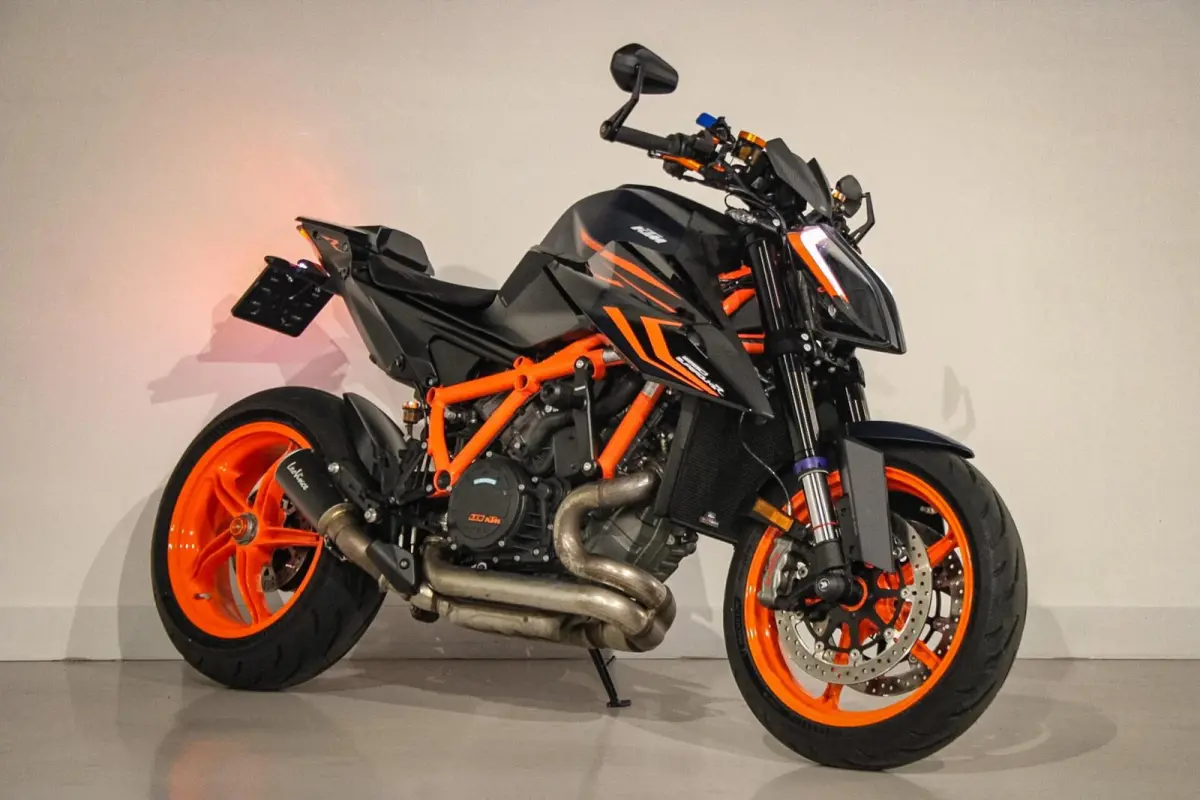 Ktm 1290 SuperDuke R Abs 2023 Benzine Handgeschakeld leasen