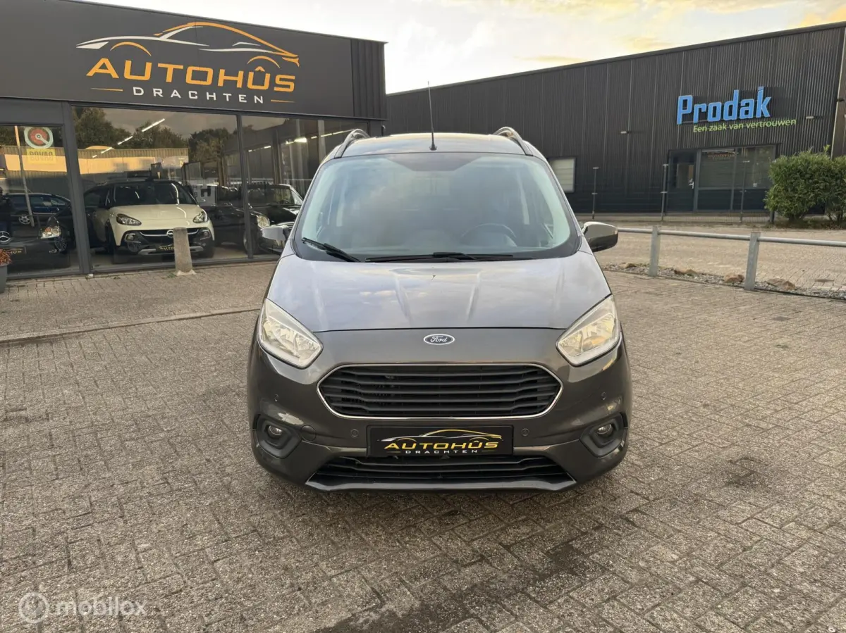 Ford Compact 1.0 Titanium Navi Camera cruise clima 62499 km Ford Tourneo Connect Compact 1.0 Titanium Navi Camera cruise clima 62499 km