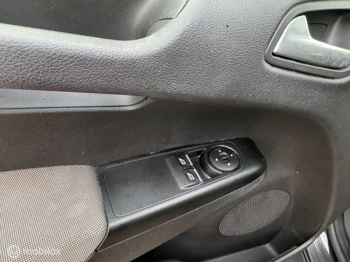 Ford Compact 1.0 Titanium Navi Camera cruise clima 62499 km Ford Tourneo Connect Compact 1.0 Titanium Navi Camera cruise clima 62499 km