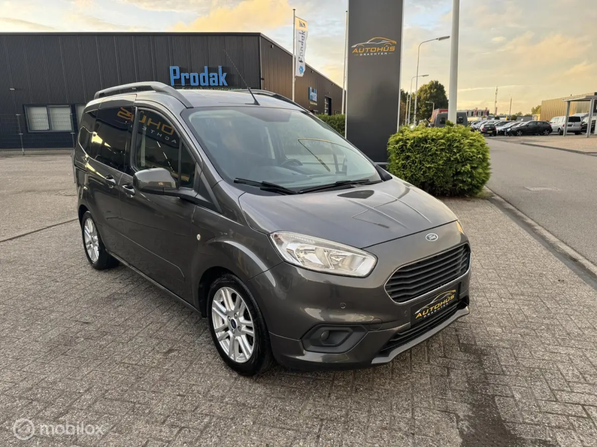 Ford Compact 1.0 Titanium Navi Camera cruise clima 62499 km Ford Tourneo Connect Compact 1.0 Titanium Navi Camera cruise clima 62499 km