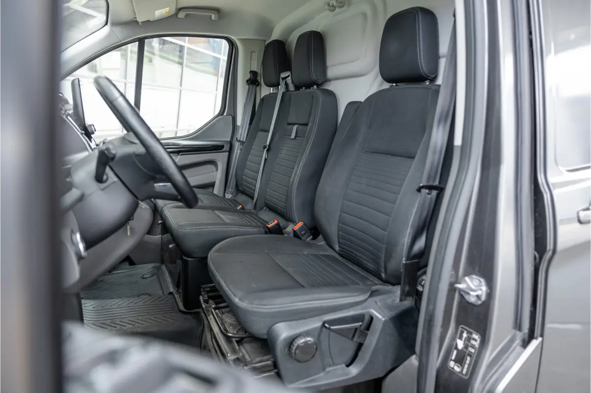 320 2.0 TDCI L2H1 Limited | ACC | L+R Schuifdeur | CarPlay | Navigatie | Camera | Trekhaak | Stoelverwarming | Nieuwe APK | DAB