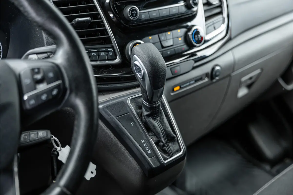 320 2.0 TDCI L2H1 Limited | ACC | L+R Schuifdeur | CarPlay | Navigatie | Camera | Trekhaak | Stoelverwarming | Nieuwe APK | DAB