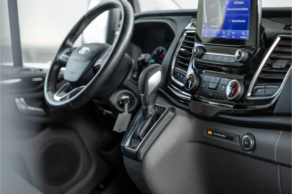 320 2.0 TDCI L2H1 Limited | ACC | L+R Schuifdeur | CarPlay | Navigatie | Camera | Trekhaak | Stoelverwarming | Nieuwe APK | DAB