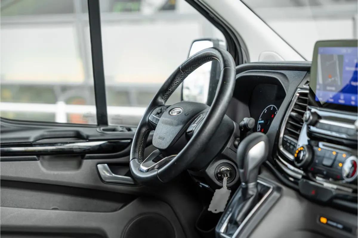 320 2.0 TDCI L2H1 Limited | ACC | L+R Schuifdeur | CarPlay | Navigatie | Camera | Trekhaak | Stoelverwarming | Nieuwe APK | DAB