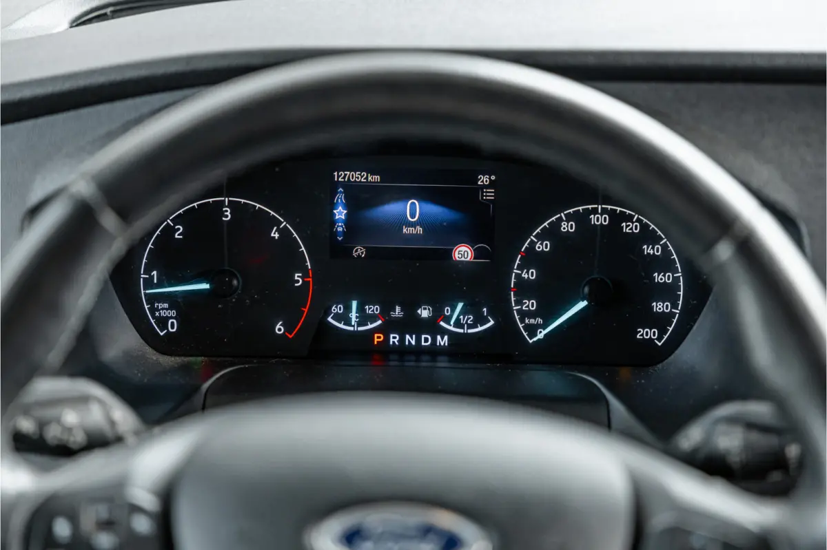 320 2.0 TDCI L2H1 Limited | ACC | L+R Schuifdeur | CarPlay | Navigatie | Camera | Trekhaak | Stoelverwarming | Nieuwe APK | DAB