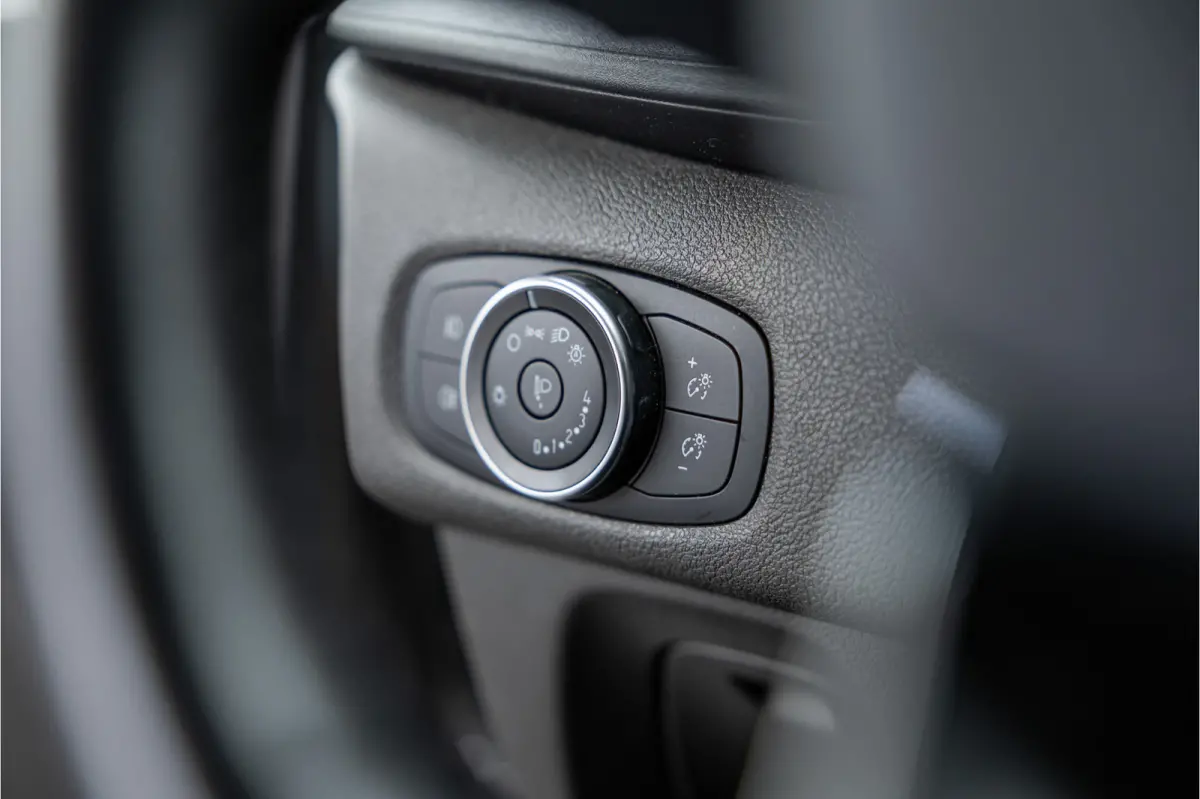 320 2.0 TDCI L2H1 Limited | ACC | L+R Schuifdeur | CarPlay | Navigatie | Camera | Trekhaak | Stoelverwarming | Nieuwe APK | DAB
