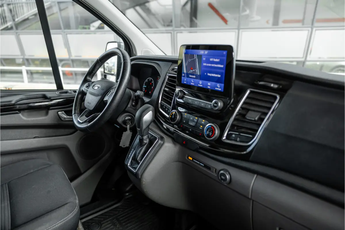 320 2.0 TDCI L2H1 Limited | ACC | L+R Schuifdeur | CarPlay | Navigatie | Camera | Trekhaak | Stoelverwarming | Nieuwe APK | DAB