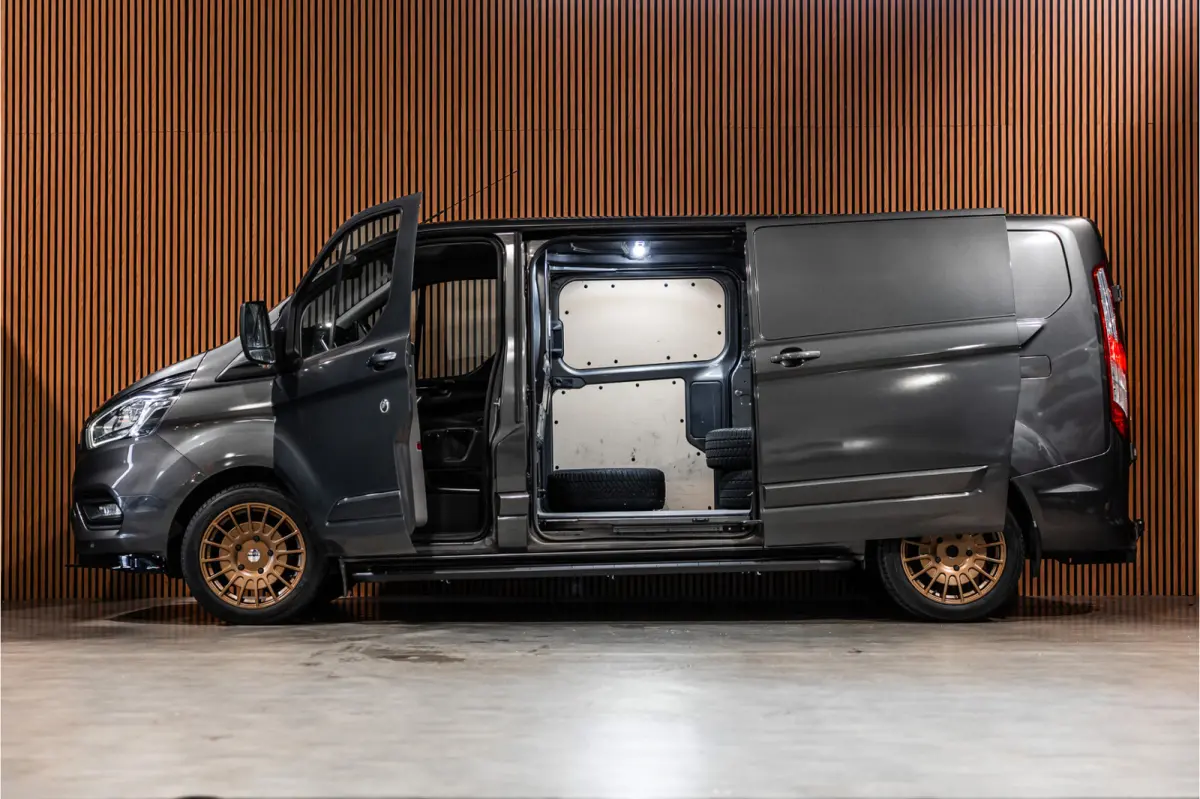 320 2.0 TDCI L2H1 Limited | ACC | L+R Schuifdeur | CarPlay | Navigatie | Camera | Trekhaak | Stoelverwarming | Nieuwe APK | DAB