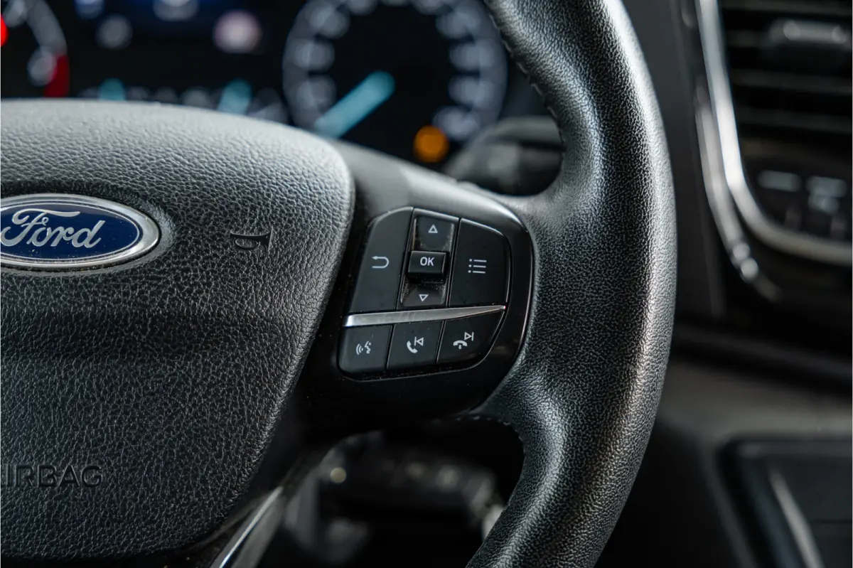 320 2.0 TDCI L2H1 Limited | ACC | L+R Schuifdeur | CarPlay | Navigatie | Camera | Trekhaak | Stoelverwarming | Nieuwe APK | DAB