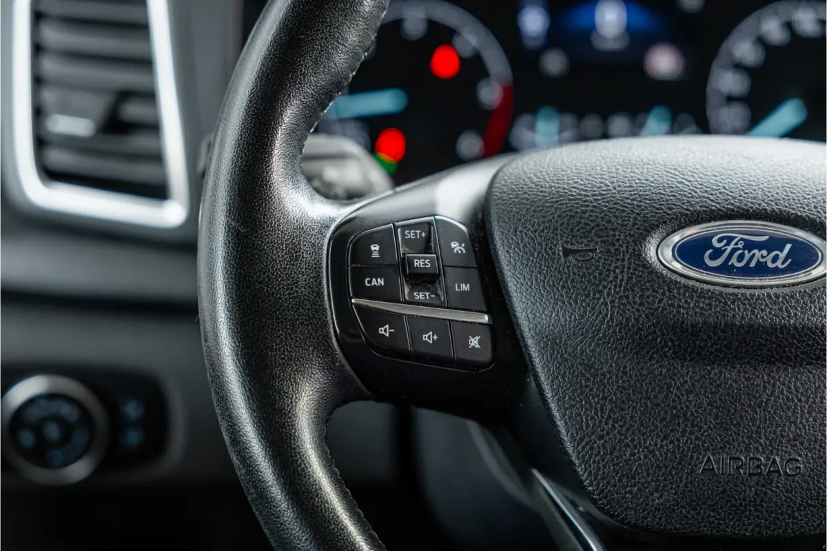 320 2.0 TDCI L2H1 Limited | ACC | L+R Schuifdeur | CarPlay | Navigatie | Camera | Trekhaak | Stoelverwarming | Nieuwe APK | DAB