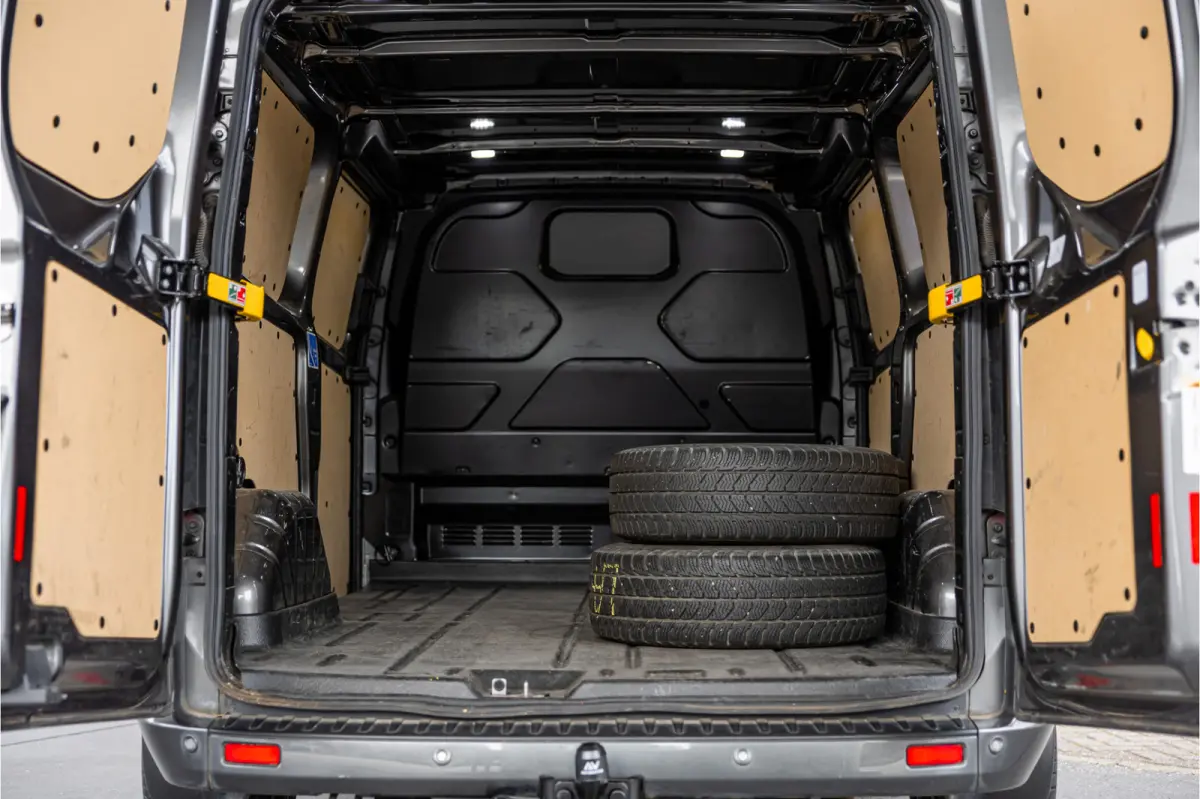 320 2.0 TDCI L2H1 Limited | ACC | L+R Schuifdeur | CarPlay | Navigatie | Camera | Trekhaak | Stoelverwarming | Nieuwe APK | DAB