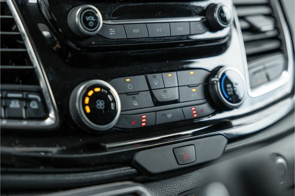 320 2.0 TDCI L2H1 Limited | ACC | L+R Schuifdeur | CarPlay | Navigatie | Camera | Trekhaak | Stoelverwarming | Nieuwe APK | DAB