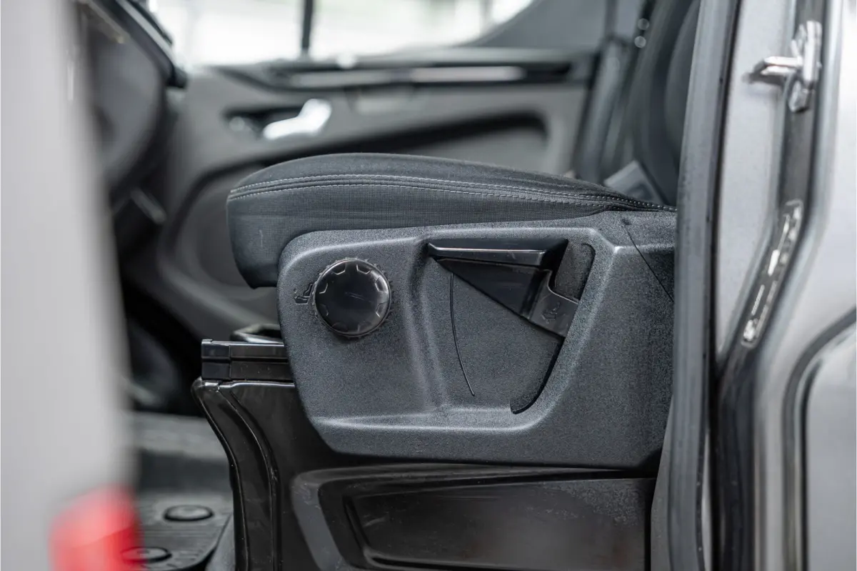 320 2.0 TDCI L2H1 Limited | ACC | L+R Schuifdeur | CarPlay | Navigatie | Camera | Trekhaak | Stoelverwarming | Nieuwe APK | DAB