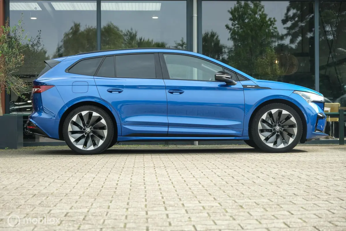 80 Sportline | Chrystal lights and face | ACC | Elec. Trekhaak | Racing Blue | 90% SOH | Camera | Sfeerverlichting | 21 Inch | Memory | CarPlay | Stoel en stuurwielverw.