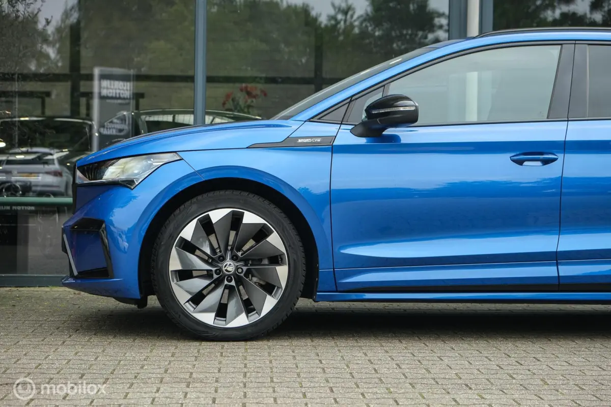 80 Sportline | Chrystal lights and face | ACC | Elec. Trekhaak | Racing Blue | 90% SOH | Camera | Sfeerverlichting | 21 Inch | Memory | CarPlay | Stoel en stuurwielverw.