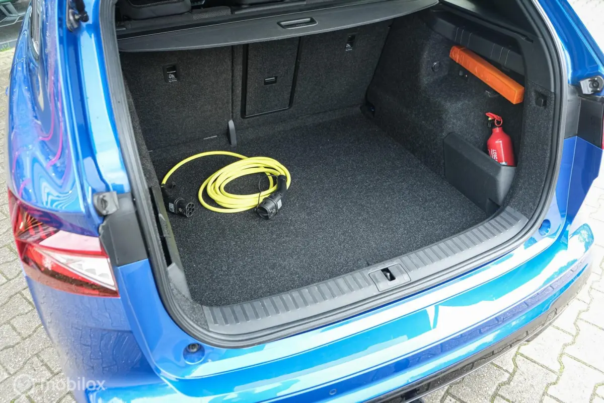 80 Sportline | Chrystal lights and face | ACC | Elec. Trekhaak | Racing Blue | 90% SOH | Camera | Sfeerverlichting | 21 Inch | Memory | CarPlay | Stoel en stuurwielverw.