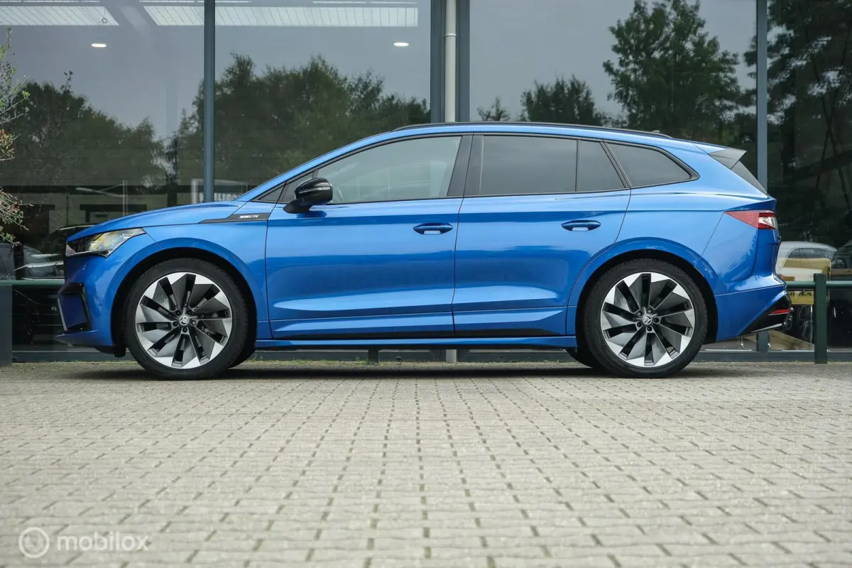 80 Sportline | Chrystal lights and face | ACC | Elec. Trekhaak | Racing Blue | 90% SOH | Camera | Sfeerverlichting | 21 Inch | Memory | CarPlay | Stoel en stuurwielverw.