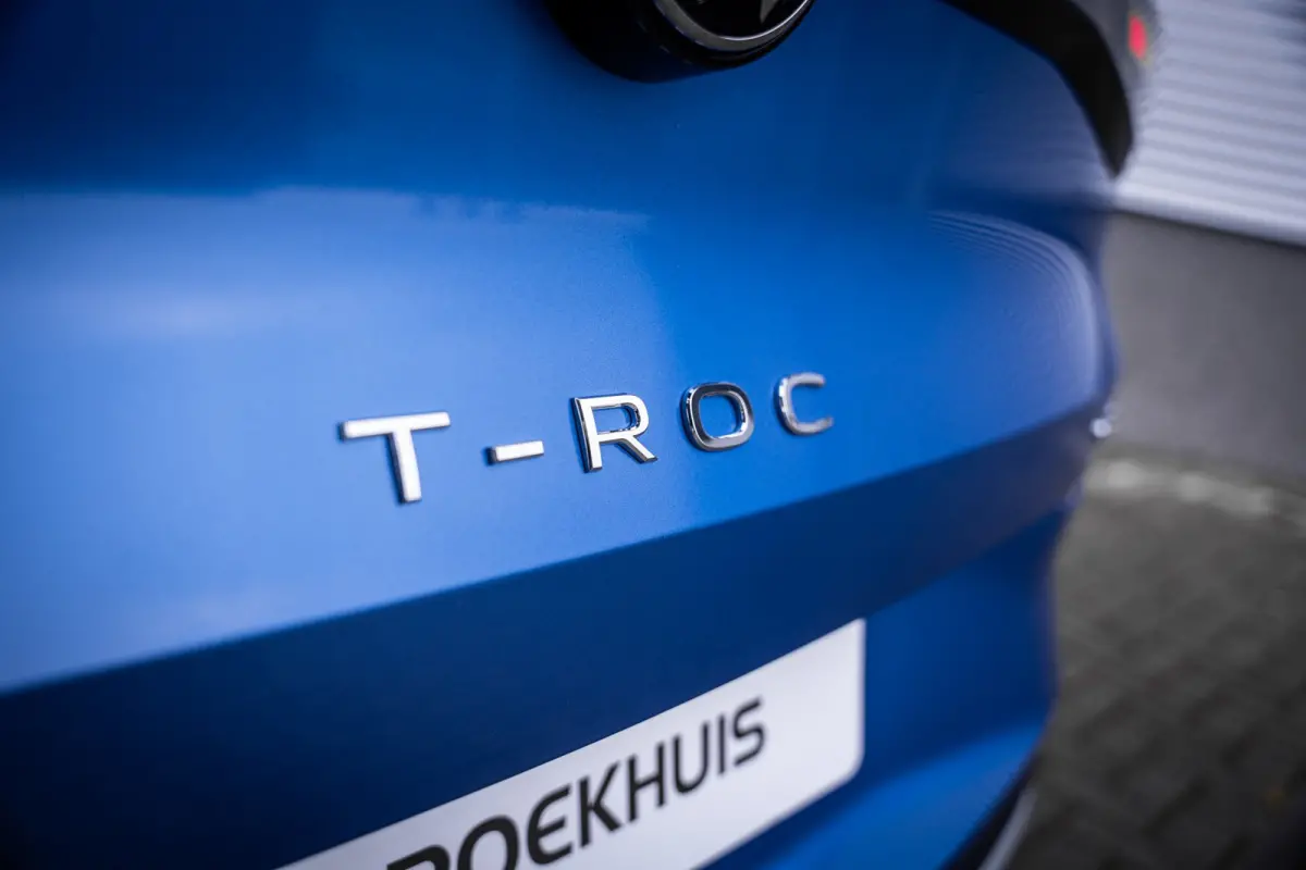 Life First Edition | 'App-Connect' draadloze smartphone integratie | Automatische afstandsregeling (Adaptive Cruise Control) | Buitenspiegels elektrisch instel-, verwarm- en inklapbaar