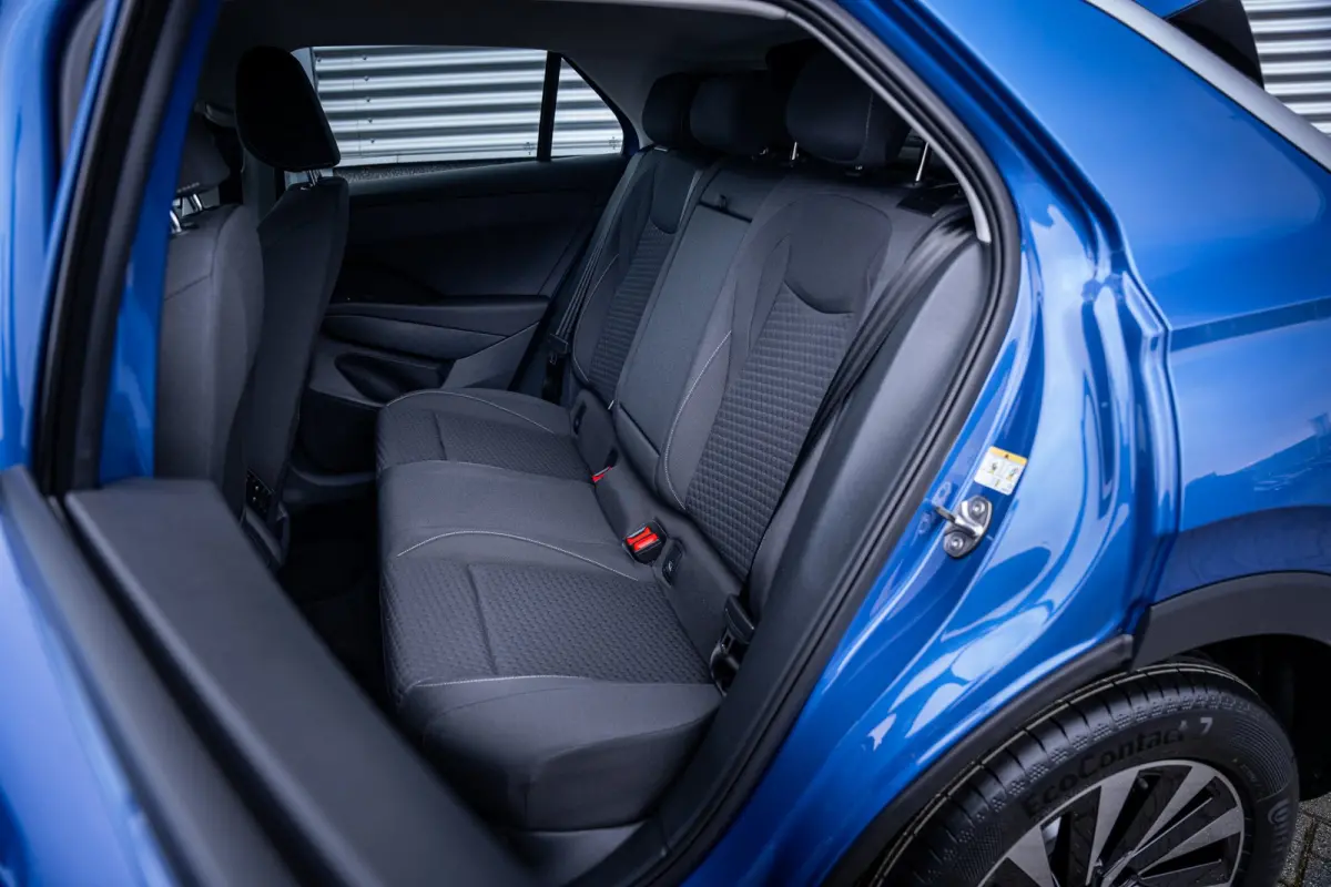 Life First Edition | 'App-Connect' draadloze smartphone integratie | Automatische afstandsregeling (Adaptive Cruise Control) | Buitenspiegels elektrisch instel-, verwarm- en inklapbaar