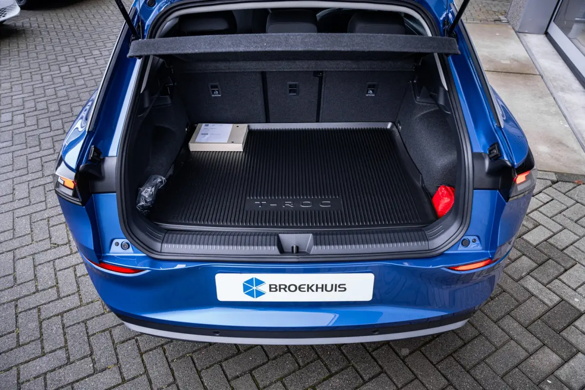 Life First Edition | 'App-Connect' draadloze smartphone integratie | Automatische afstandsregeling (Adaptive Cruise Control) | Buitenspiegels elektrisch instel-, verwarm- en inklapbaar