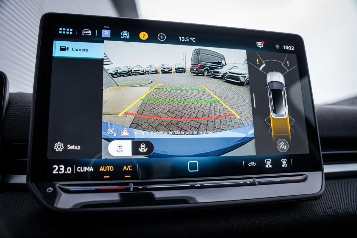 Life First Edition | 'App-Connect' draadloze smartphone integratie | Automatische afstandsregeling (Adaptive Cruise Control) | Buitenspiegels elektrisch instel-, verwarm- en inklapbaar